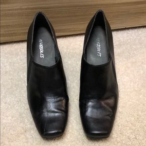 Aerosoles black leather shoes